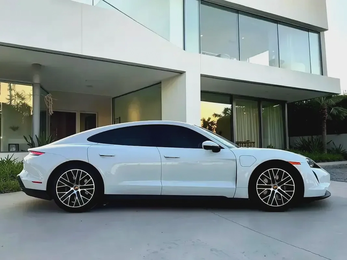 AED 3,030 P.M | 0% DOWN PAYMENT | PORSCHE TAYCAN | EV | 2022-16-16