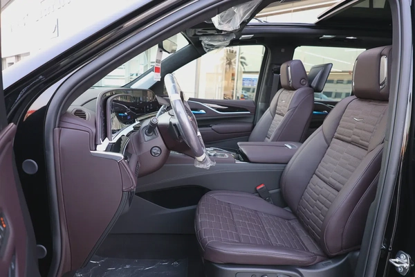 CADILLAC ESCALADE 600 SPORT PLATINUM-0KM-2024-GCC SPECS-UNDER WARRANTY  SERVICE-BRAND NEW