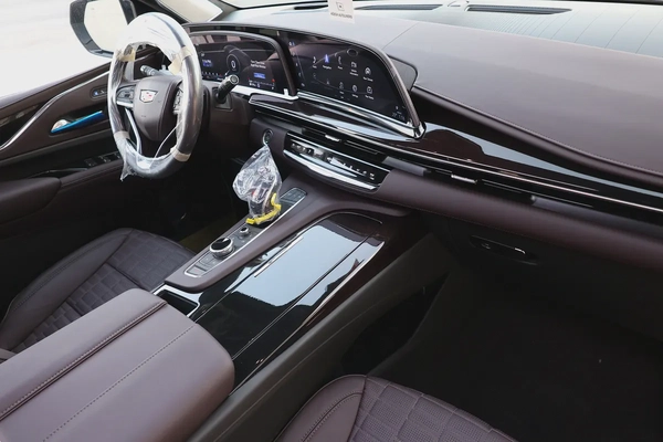 CADILLAC ESCALADE 600 SPORT PLATINUM-0KM-2024-GCC SPECS-UNDER WARRANTY  SERVICE-BRAND NEW