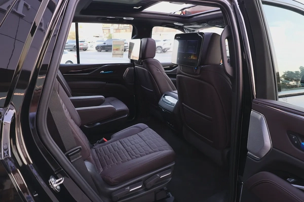 CADILLAC ESCALADE 600 SPORT PLATINUM-0KM-2024-GCC SPECS-UNDER WARRANTY  SERVICE-BRAND NEW