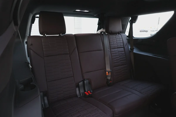 CADILLAC ESCALADE 600 SPORT PLATINUM-0KM-2024-GCC SPECS-UNDER WARRANTY  SERVICE-BRAND NEW