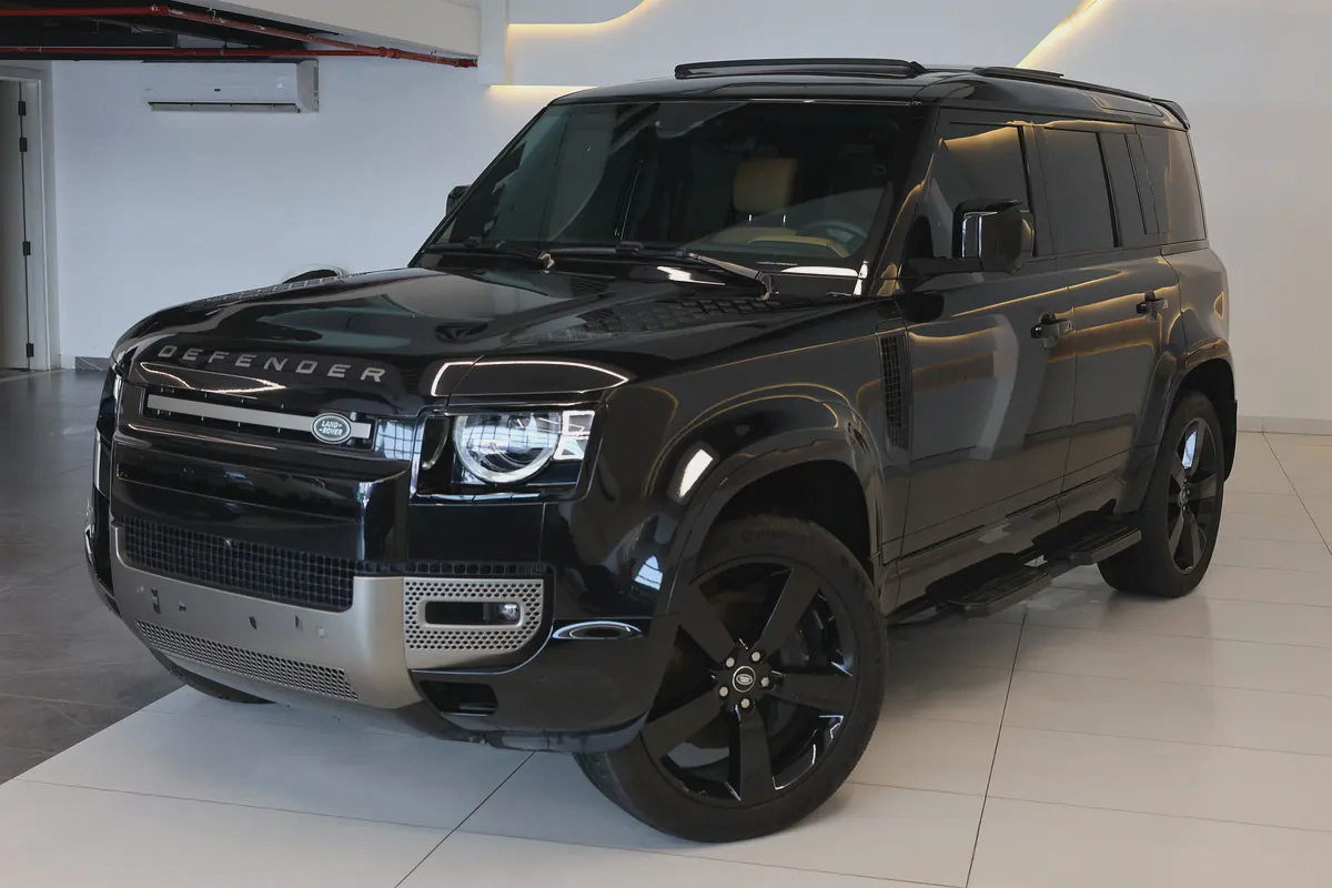 2025 Land Rover Defender 110 X-Dynamic HSE | GCC Specs | Brand New-32000KM-0-0
