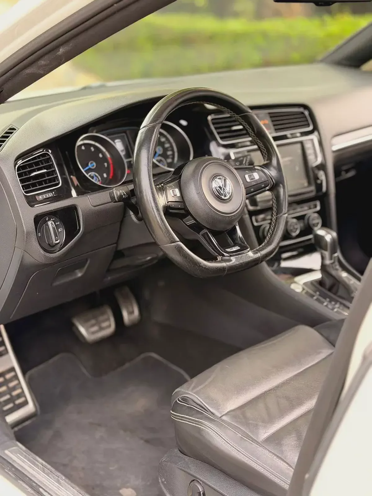GCC Specs 2015 Volkswagen Golf R - Well Maintained-13-13
