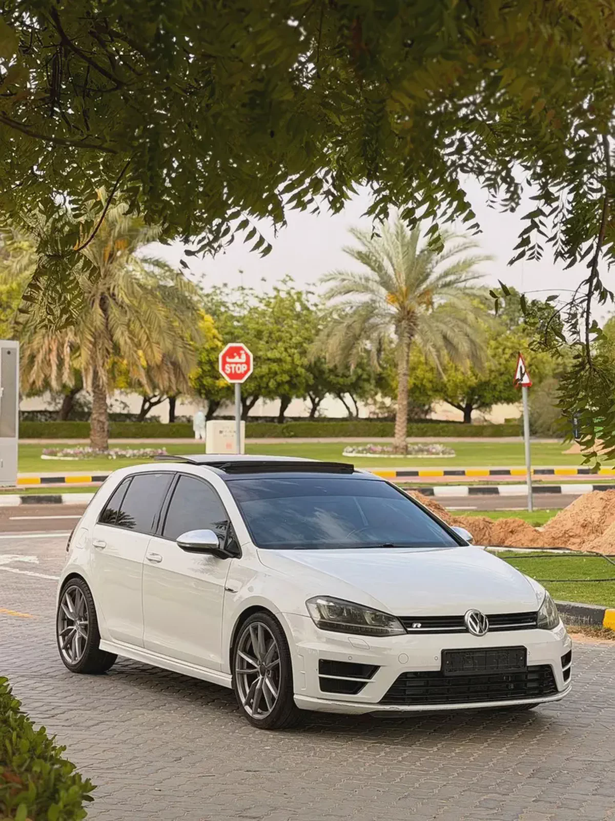 GCC Specs 2015 Volkswagen Golf R - Well Maintained-2-2