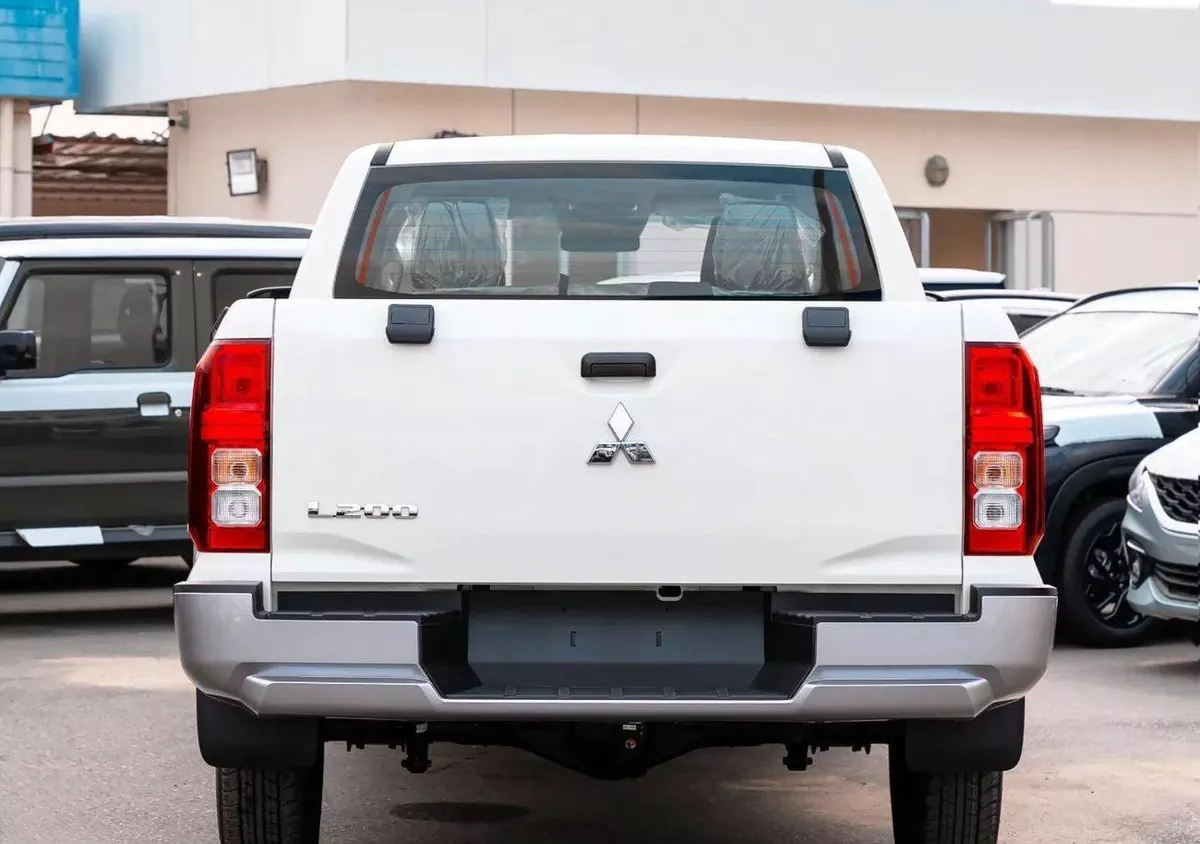 Mitsubishi L200 GL Mitsubishi L200 4WD 2.4L Diesel MT 2025-4-0