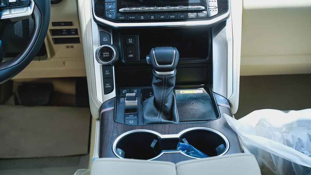 2025 Toyota Land Cruiser VXR 4.0L GCC Specs-9-9