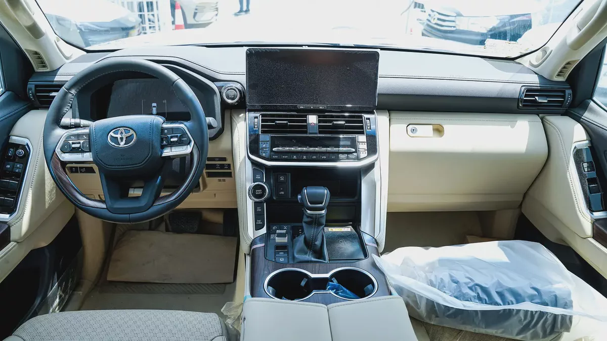 2025 Toyota Land Cruiser VXR 4.0L GCC Specs-14-14