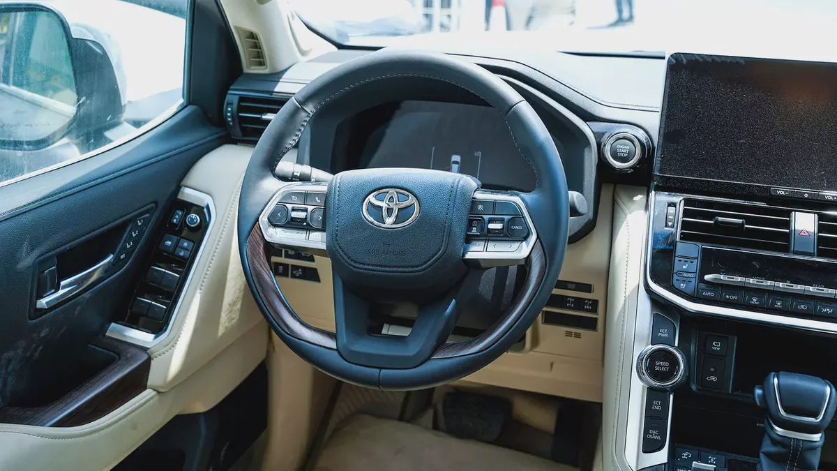 2025 Toyota Land Cruiser VXR 4.0L GCC Specs-15-15