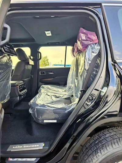 Toyota Land Cruiser VX /4.0L PETROL V6 /RADAR /BIG DVD/JBL SPEAKERS / REAR ENTERTAINMENT DVD /MID OPTION (CODE#VX4MA)-13