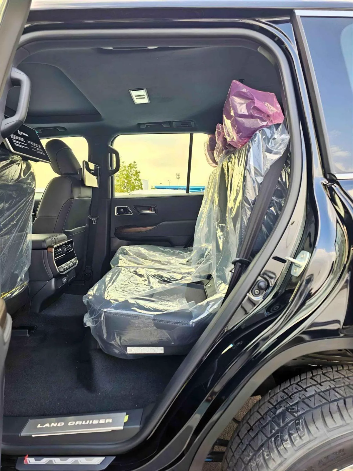 Toyota Land Cruiser VX /4.0L PETROL V6 /RADAR /BIG DVD/JBL SPEAKERS / REAR ENTERTAINMENT DVD /MID OPTION (CODE#VX4MA)-13-0