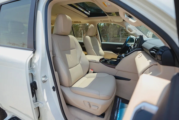 AED 3,572/month | Land cruiser GXR | GCC Specs | REF #T52251