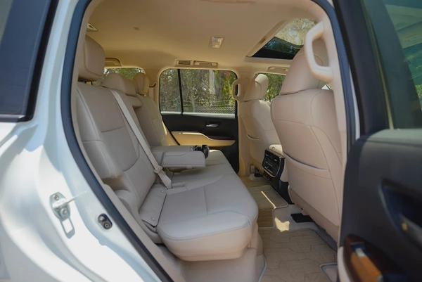 AED 3,572/month | Land cruiser GXR | GCC Specs | REF #T52251