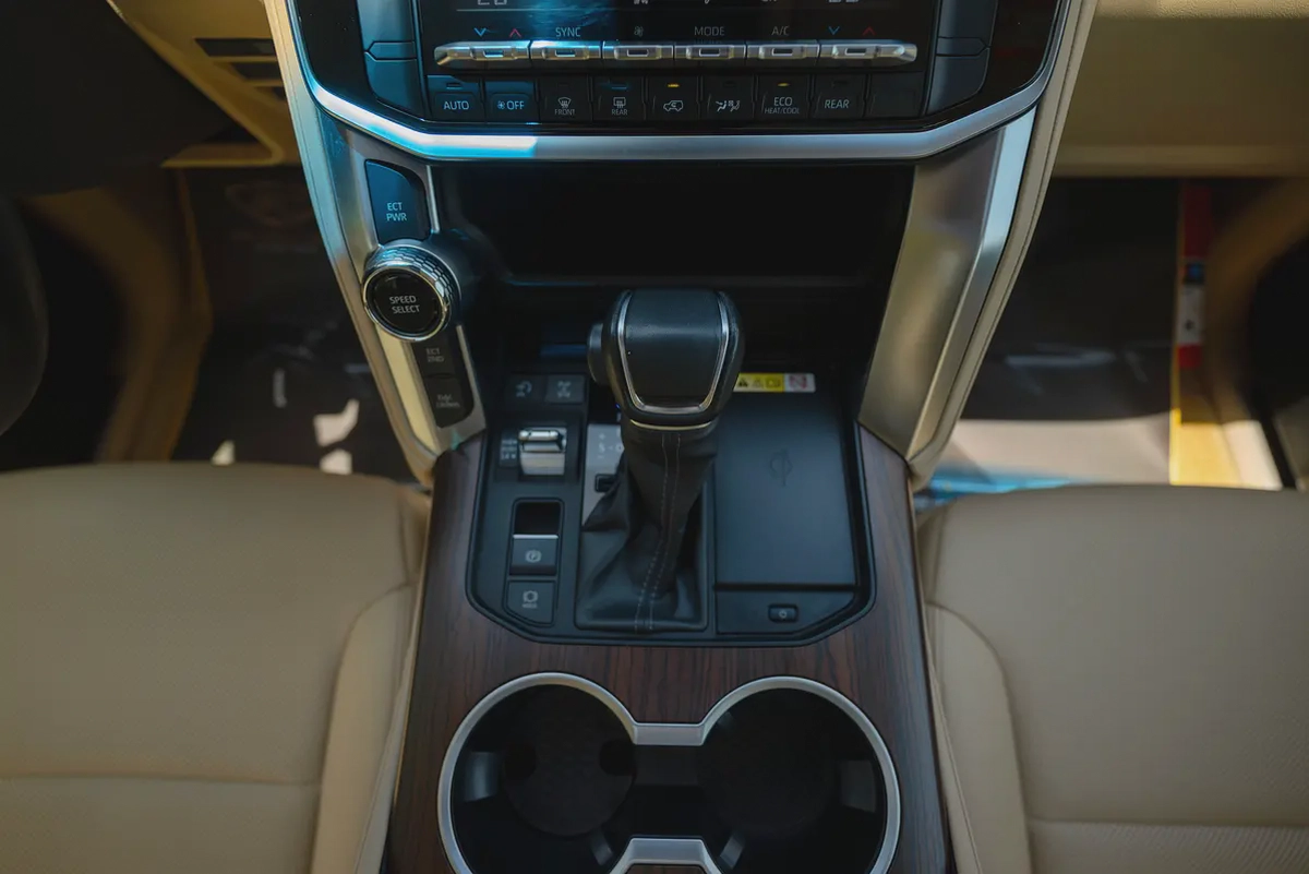 AED 3,572/month | Land cruiser GXR | GCC Specs | REF #T52251-17-17