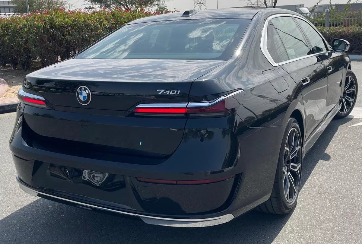 BMW 740i LUXURY PURE EXCELLENCE-6-0