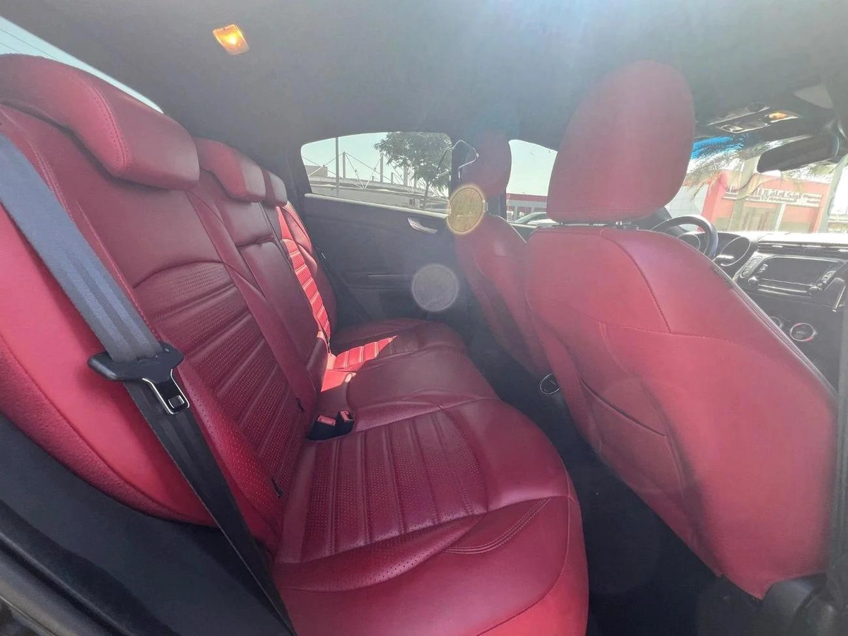 Alfa Romeo Giulietta Veloce-2-2