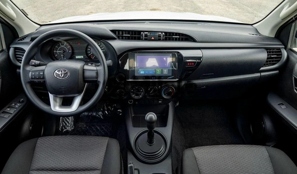 Toyota Hilux  2.4L MT P.WINDO DIESEL 2024