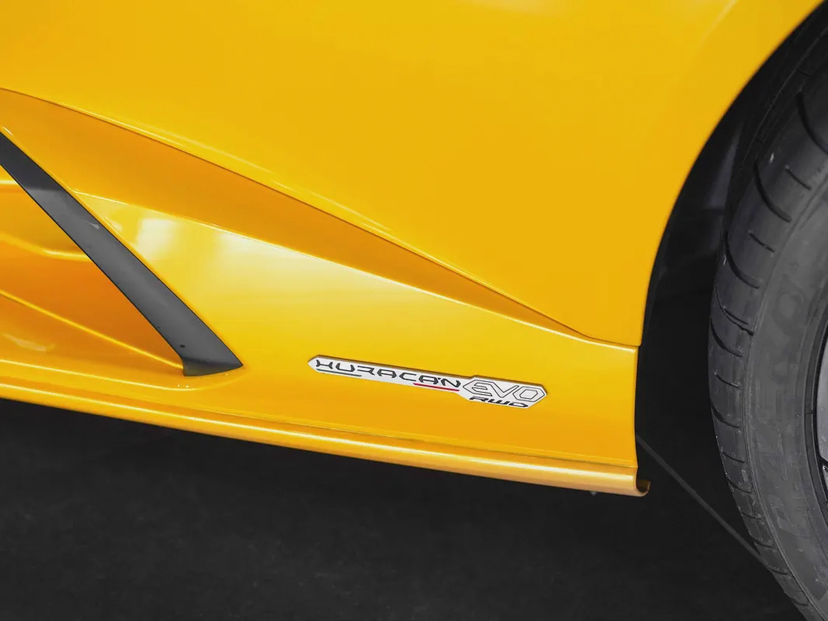 EVO SPYDER - GCC - AKRAPOVIČ EXHAUST - BICOLOR SPORTIVO