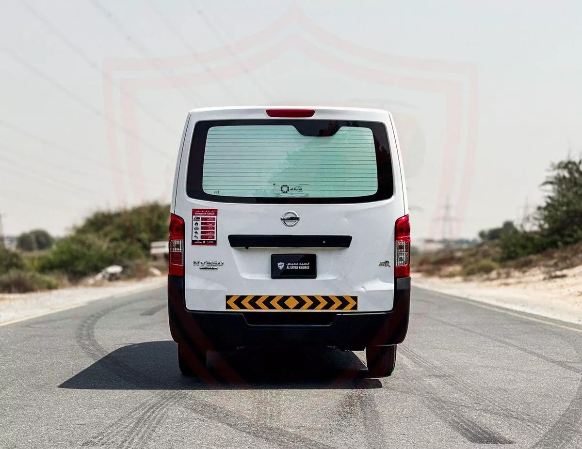 Nissan Urvan STD Nissan Urvan Van Chiller | 2.5 L | 2021 | GCC | Accident-Free | In Excellent Condition | 739 P.M-5-0