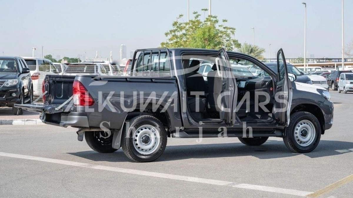 Toyota Hilux Toyota HILUX 2.4L Diesel MT MY2025-12-0