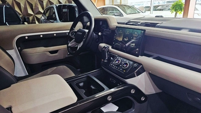 Land Rover Defender 90 X-DYNAMIC SE P400 Land Rover Defender 90 SE P400 X Dynamic URBAN-17