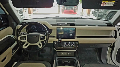 Land Rover Defender 90 X-DYNAMIC SE P400 Land Rover Defender 90 SE P400 X Dynamic URBAN-18