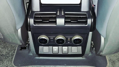 Land Rover Defender 90 X-DYNAMIC SE P400 Land Rover Defender 90 SE P400 X Dynamic URBAN-21