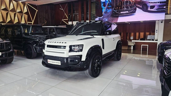 Land Rover Defender 90 X-DYNAMIC SE P400 Land Rover Defender 90 SE P400 X Dynamic URBAN