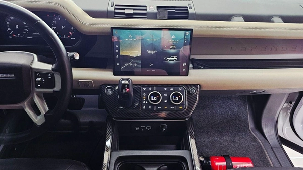 Land Rover Defender 90 X-DYNAMIC SE P400 Land Rover Defender 90 SE P400 X Dynamic URBAN