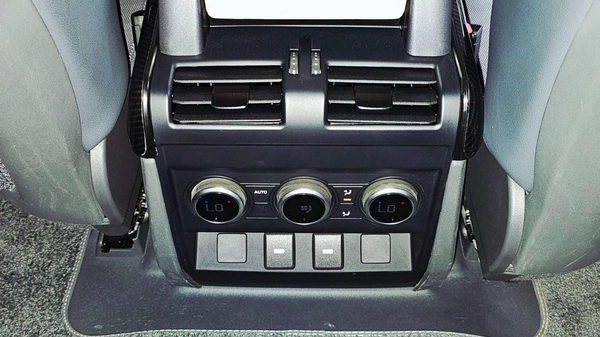 Land Rover Defender 90 X-DYNAMIC SE P400 Land Rover Defender 90 SE P400 X Dynamic URBAN