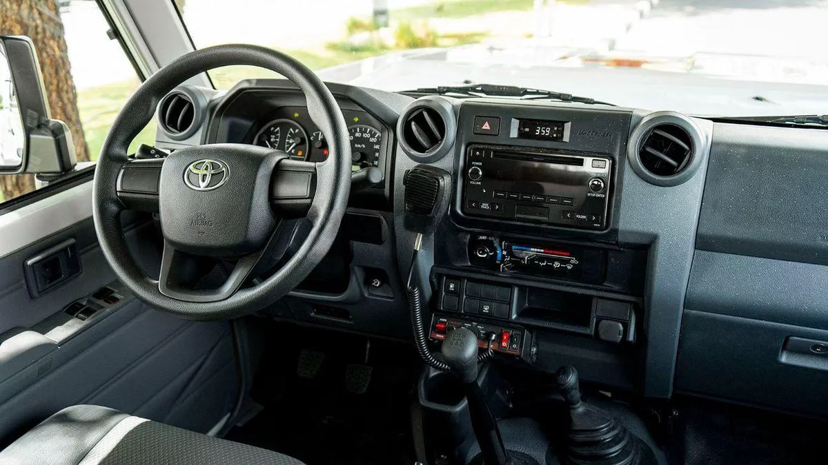 Toyota Land Cruiser 70 LC 78 HARDTOP 4.0L MT Toyota LC78 Hard Top Ambulance 4.2L V6 Diesel MT  MY2025 for export only-18-0