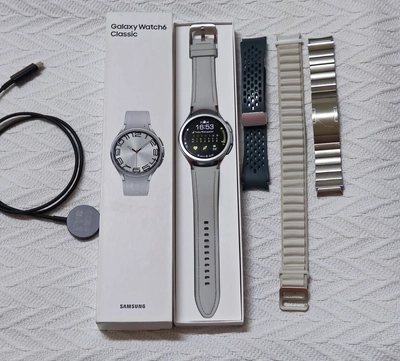 Stylish Samsung Galaxy Watch 6 Classic LTE with Extra Straps-0