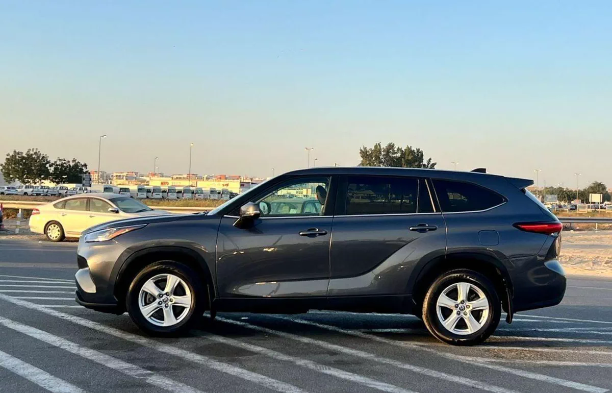 Toyota Highlander LE HEV -3-0