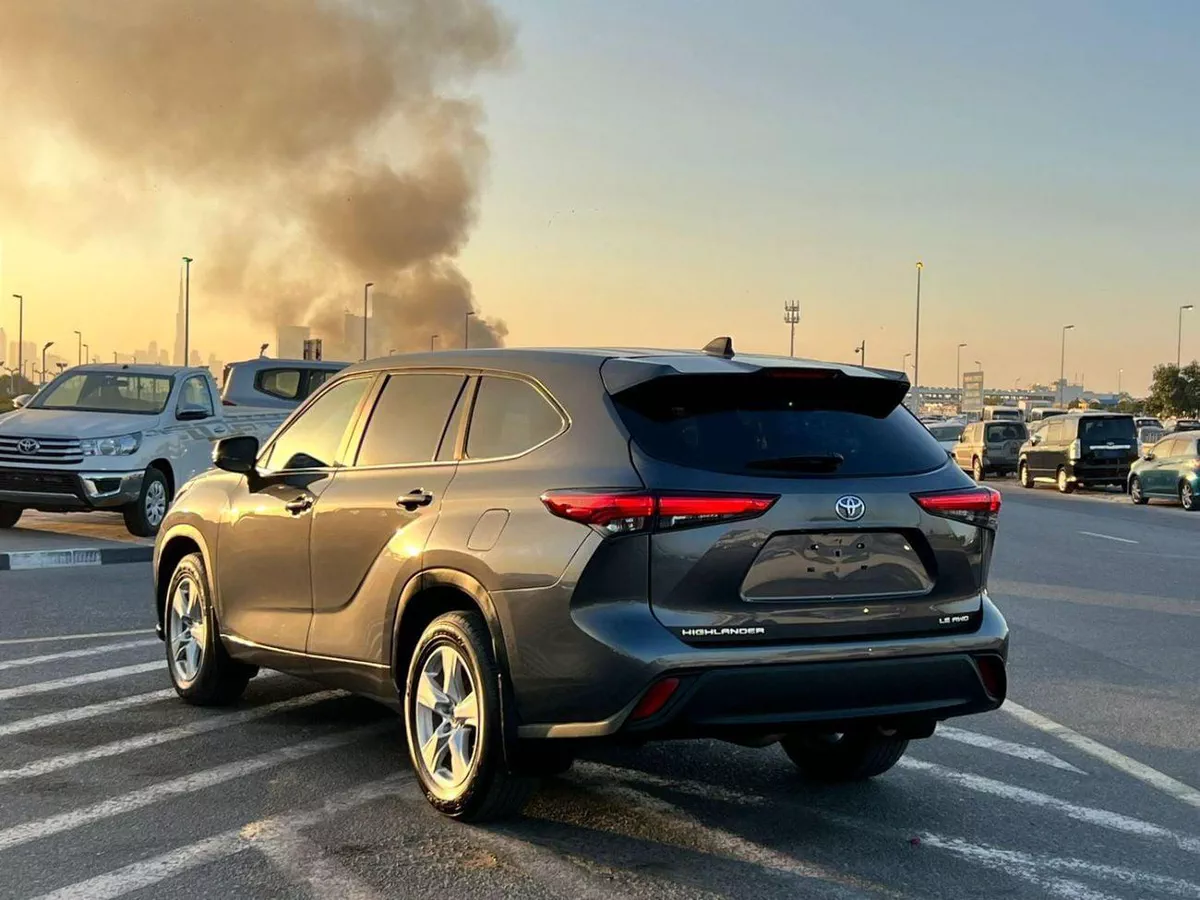 Toyota Highlander LE HEV -5-0