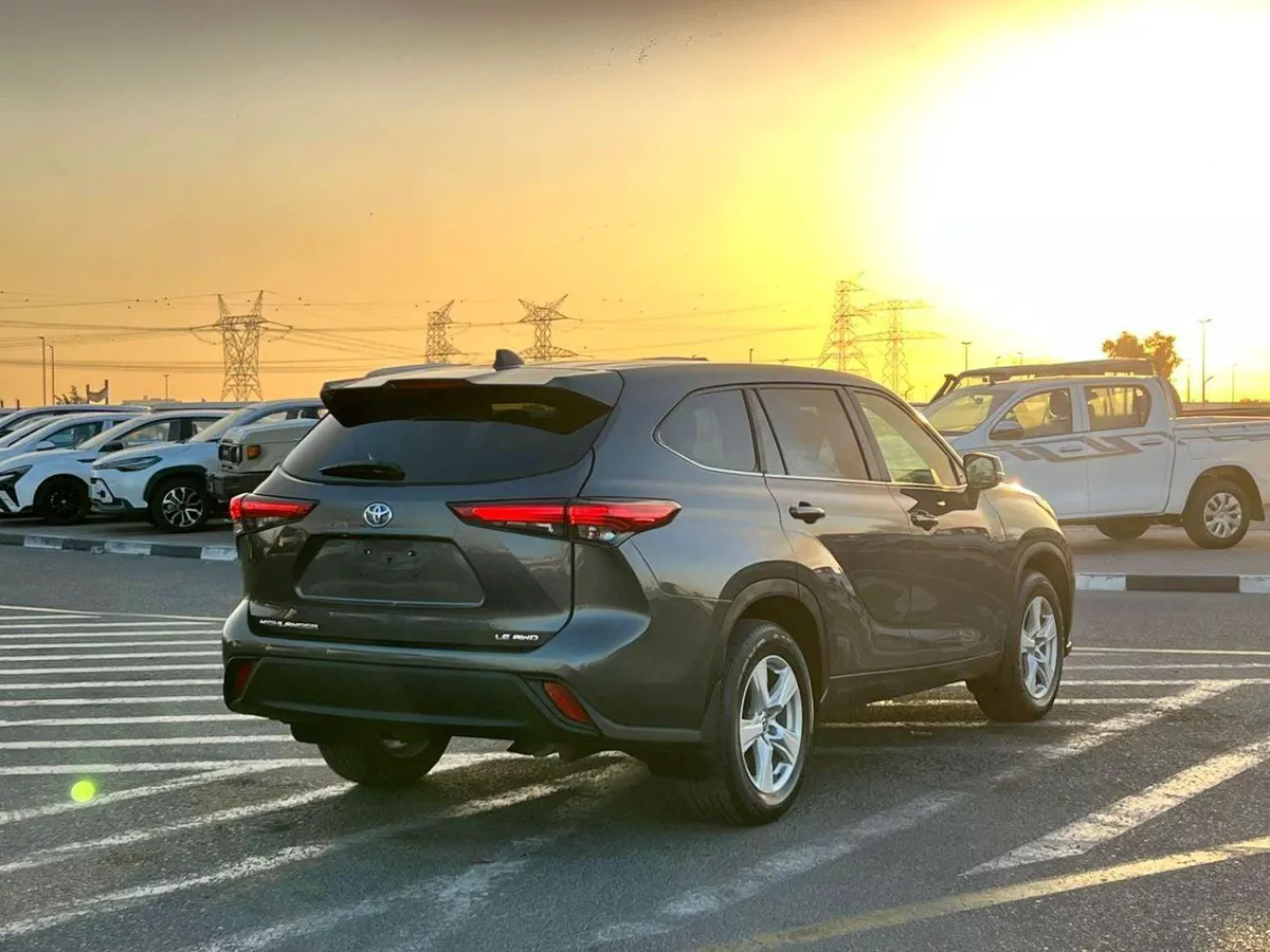 Toyota Highlander LE HEV -6-0