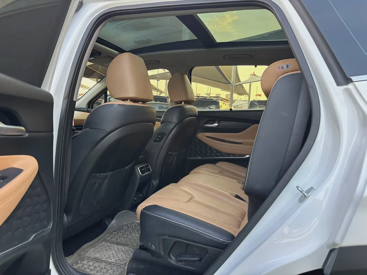 HYUNDAI SANTA FE —1600CGCC—FREE ACCIDENT—ORIGINAL PAINT—LOW MILAGE— FULL OPTIONS—EXCELLENT CONDITION-8-8