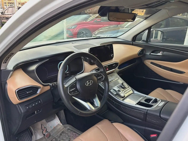 HYUNDAI SANTA FE —1600CGCC—FREE ACCIDENT—ORIGINAL PAINT—LOW MILAGE— FULL OPTIONS—EXCELLENT CONDITION