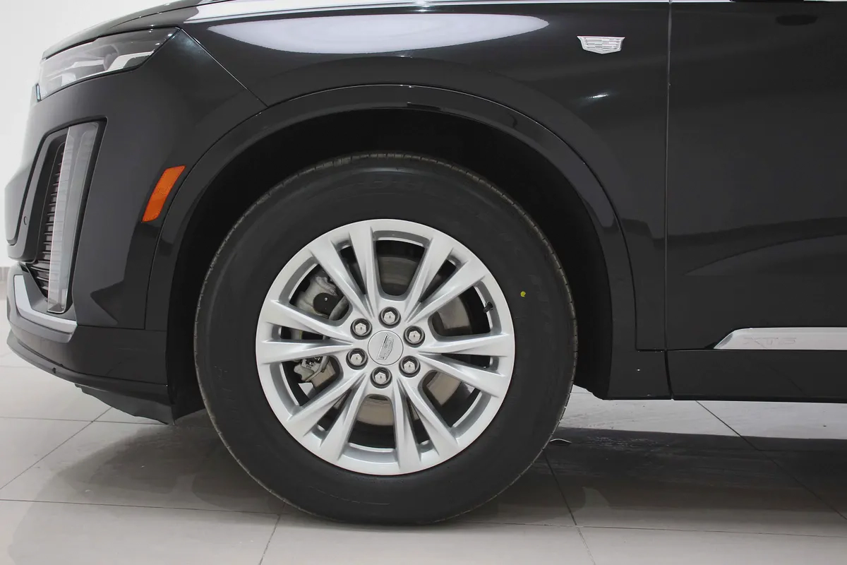 Pristine 2023 Cadillac XT6 Luxury | GCC Specs-5-5