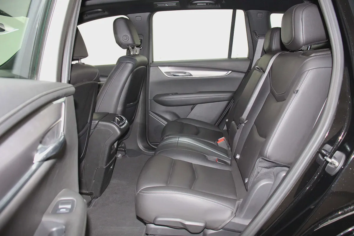 Pristine 2023 Cadillac XT6 Luxury | GCC Specs-9-9