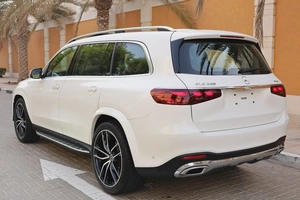 MERCEDES-BENZ GLS 450-NIGHT PACKEG 14000KM ONLY 5 YEAR WARRANTYSERVICE CONTRACT GARGASH-GCC SPE