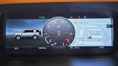 LAND ROVER - DEFENDER - 110 HSE - V 6 P400 - GCC SPECS - UNDER WARRANTY - 2023 MODEL - 68000KM-4