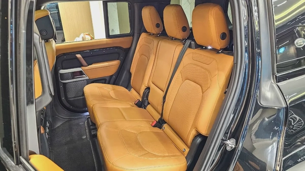 LAND ROVER - DEFENDER - 110 HSE - V 6 P400 - GCC SPECS - UNDER WARRANTY - 2023 MODEL - 68000KM