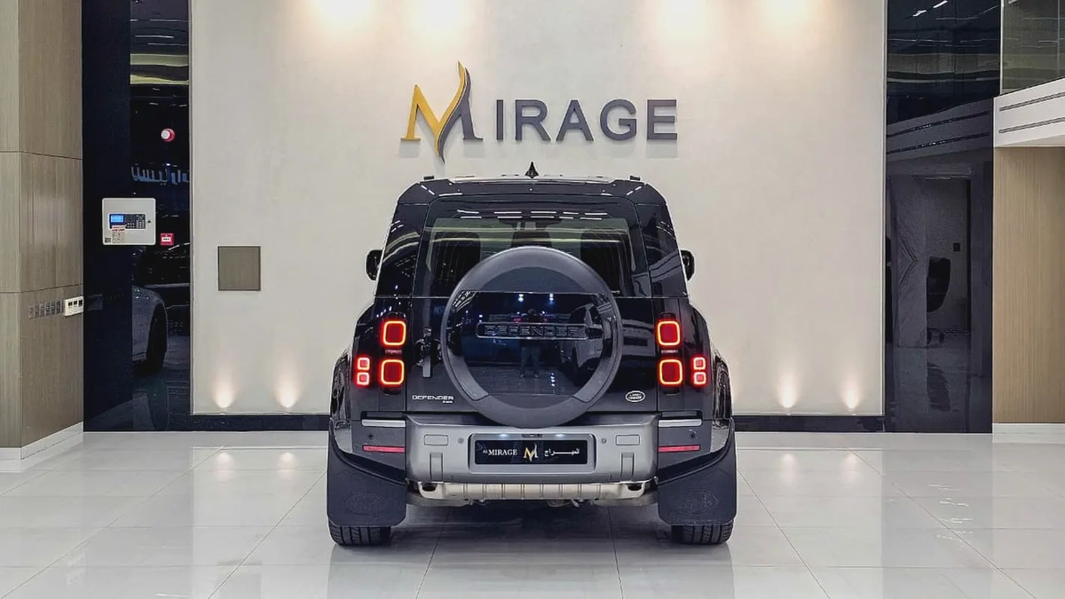 LAND ROVER - DEFENDER - 110 HSE - V 6 P400 - GCC SPECS - UNDER WARRANTY - 2023 MODEL - 68000KM-12-12