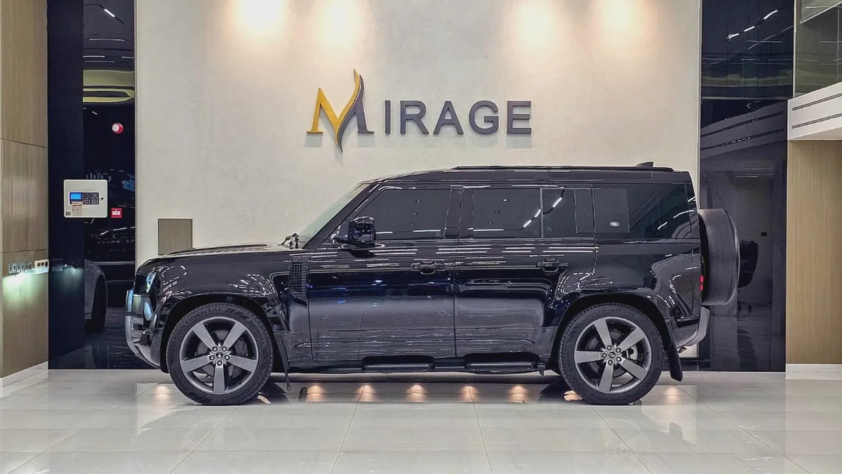 LAND ROVER - DEFENDER - 110 HSE - V 6 P400 - GCC SPECS - UNDER WARRANTY - 2023 MODEL - 68000KM-15-15