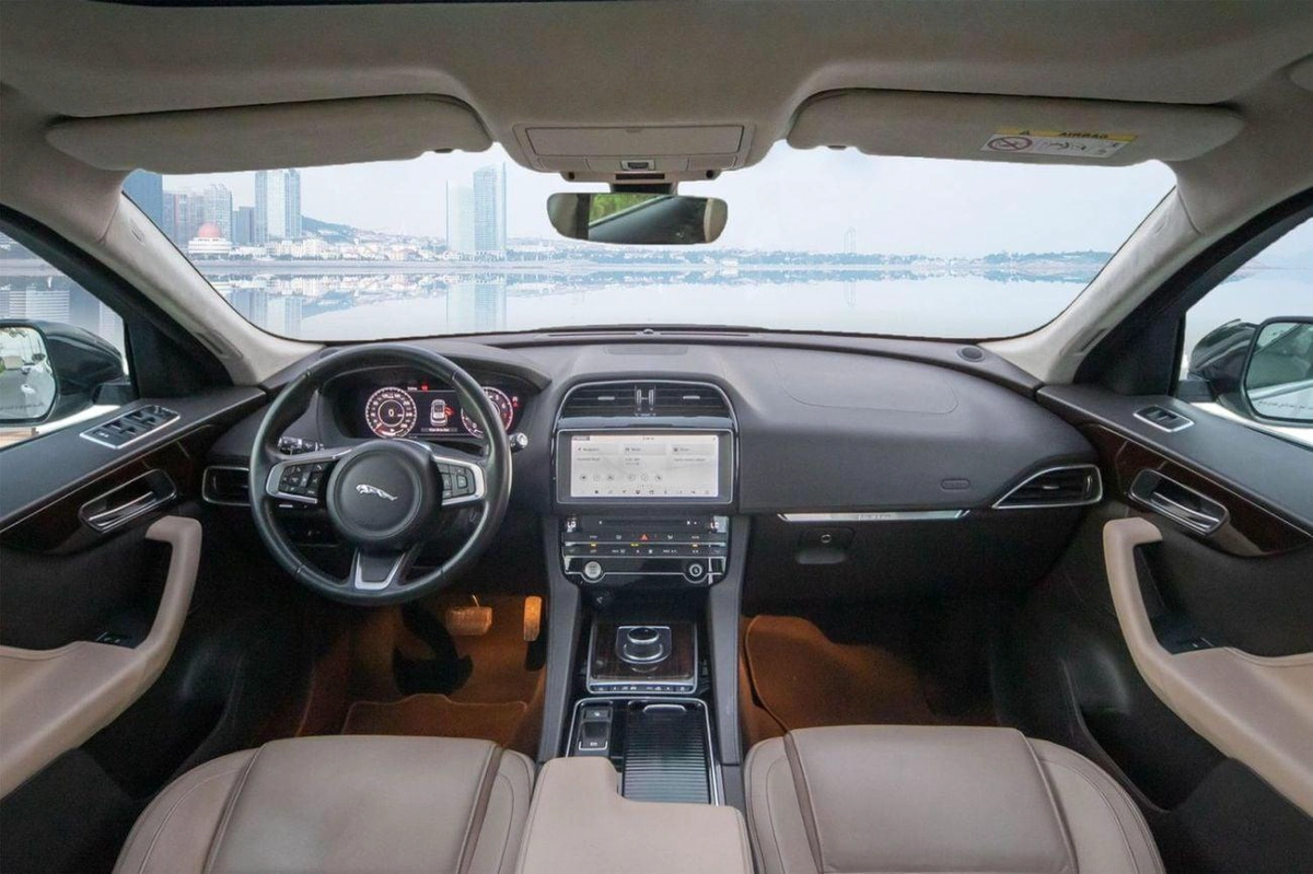 Jaguar F-PACE Prestige 2.0L | Under Warranty-8-8