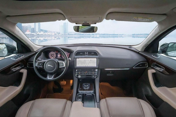 Jaguar F-PACE Prestige 2.0L | Under Warranty