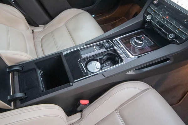 Jaguar F-PACE Prestige 2.0L | Under Warranty