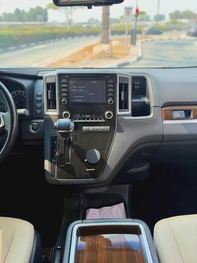 Toyota Granvia Premium 2023 | GCC Specs-9