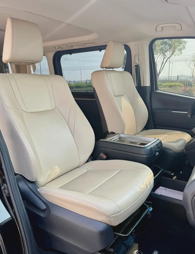Toyota Granvia Premium 2023 | GCC Specs-12