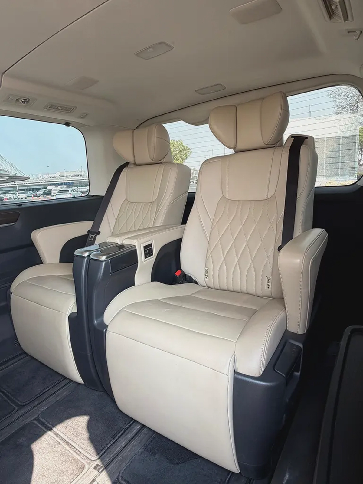 Toyota Granvia Premium 2023 | GCC Specs-14-14