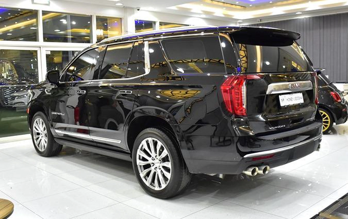 GMC Yukon Denali ( 2023 Model ) in Black Color GCC Specs